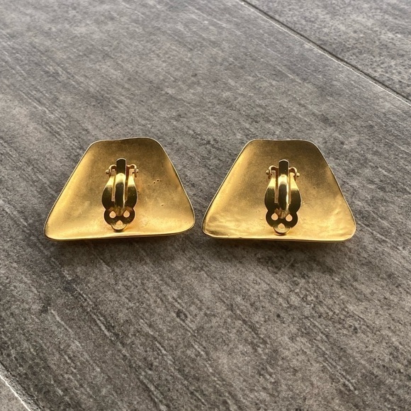 Vintage Clip Ons Earrings Geometric Trapezoid Brushed Gold Matte 80s - Picture 11 of 12